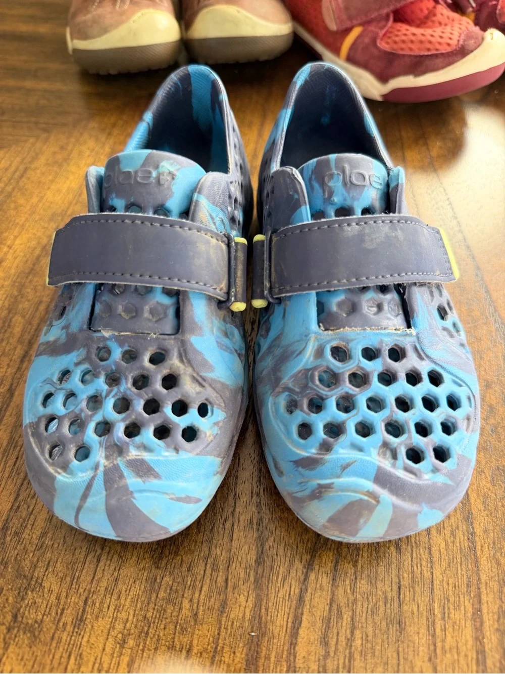 PLAE Kids Navy and Light Blue Marbled Water shoe